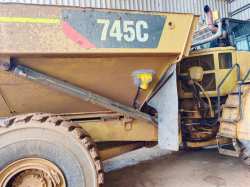 Martin Engineering's expert Sales Engineer visited the site and recommended the customer to install two Cougar® DC Truck Vibrator - 3200 