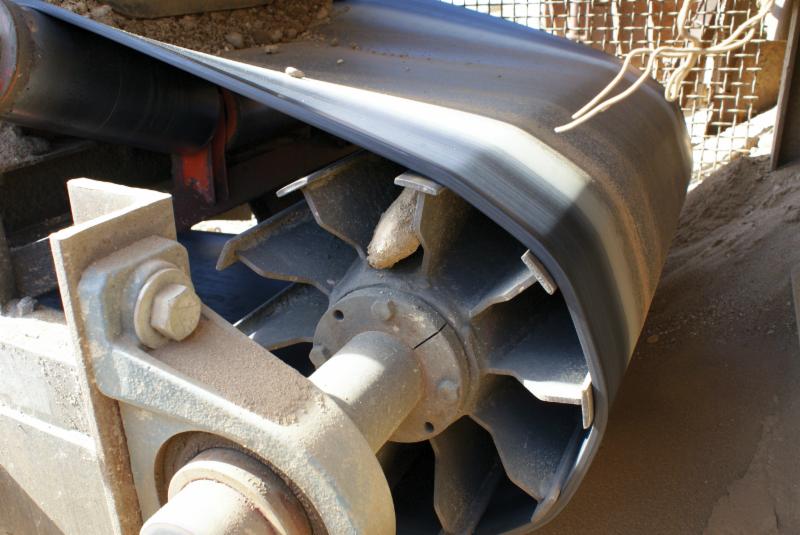Lumps of Material Caught in Valleys of a Wing Pulley